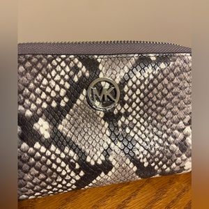 Michael Kors zipper close wallet